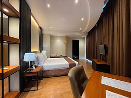 The Golden Peak Hotel & Suites powered by Cocotel