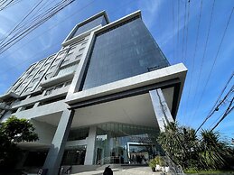 The Golden Peak Hotel & Suites powered by Cocotel