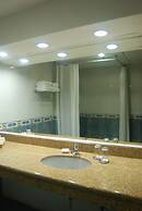 The Golden Peak Hotel & Suites powered by Cocotel