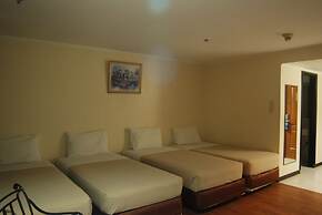 The Golden Peak Hotel & Suites powered by Cocotel