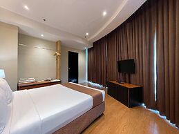 The Golden Peak Hotel & Suites powered by Cocotel