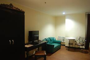 The Golden Peak Hotel & Suites powered by Cocotel