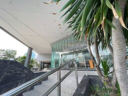 The Golden Peak Hotel & Suites powered by Cocotel