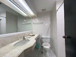 The Golden Peak Hotel & Suites powered by Cocotel