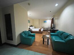 The Golden Peak Hotel & Suites powered by Cocotel