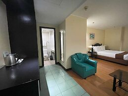 The Golden Peak Hotel & Suites powered by Cocotel