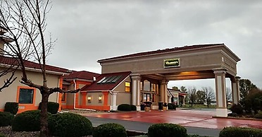 Comfort Inn & Suites at I-74 and 155