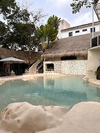 Hotel Xbalamque and Spa Cancun