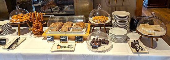 Bauer Hotel & Restaurant