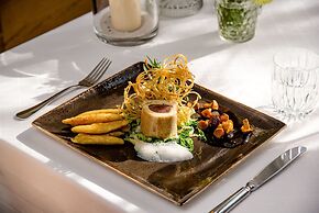 Bauer Hotel & Restaurant