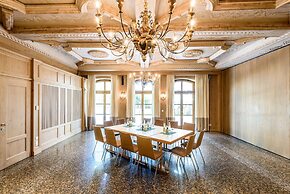 Bauer Hotel & Restaurant