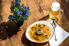 Bauer Hotel & Restaurant