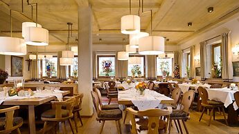 Bauer Hotel & Restaurant