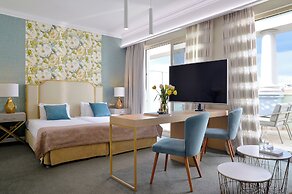 Airotel Stratos Vassilikos Hotel