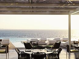 Kouros Hotel & Suites