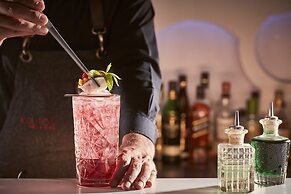 Kouros Hotel & Suites