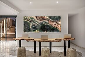 Kouros Hotel & Suites