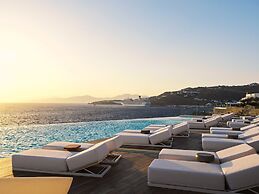 Kouros Hotel & Suites