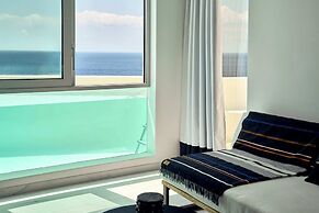 Kouros Hotel & Suites