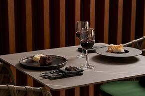 Kouros Hotel & Suites