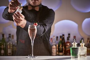 Kouros Hotel & Suites