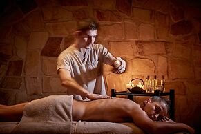 Kouros Hotel & Suites