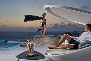 Kouros Hotel & Suites