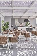 Kouros Hotel & Suites