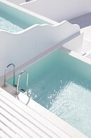 Kouros Hotel & Suites