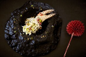 Kouros Hotel & Suites