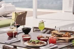 Kouros Hotel & Suites