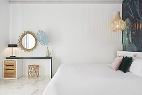 Kouros Hotel & Suites