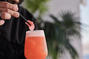 Kouros Hotel & Suites