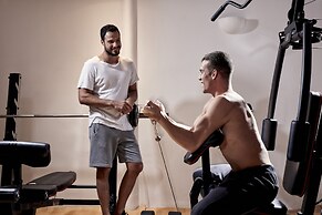 Kouros Hotel & Suites