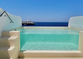 Kouros Hotel & Suites