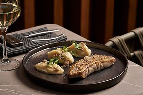 Kouros Hotel & Suites