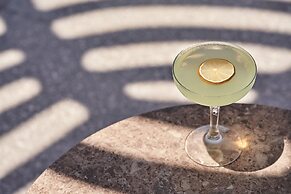 Kouros Hotel & Suites