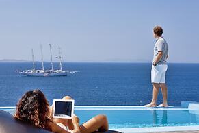 Kouros Hotel & Suites