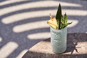 Kouros Hotel & Suites