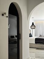 Kouros Hotel & Suites