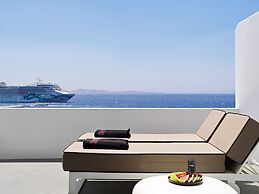 Kouros Hotel & Suites