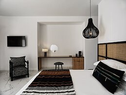 Kouros Hotel & Suites