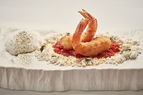 Kouros Hotel & Suites