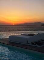 Kouros Hotel & Suites