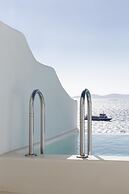 Kouros Hotel & Suites