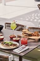 Kouros Hotel & Suites