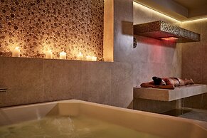 Kouros Hotel & Suites