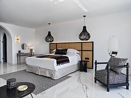 Kouros Hotel & Suites