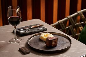 Kouros Hotel & Suites