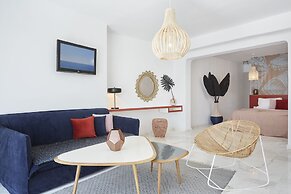 Kouros Hotel & Suites